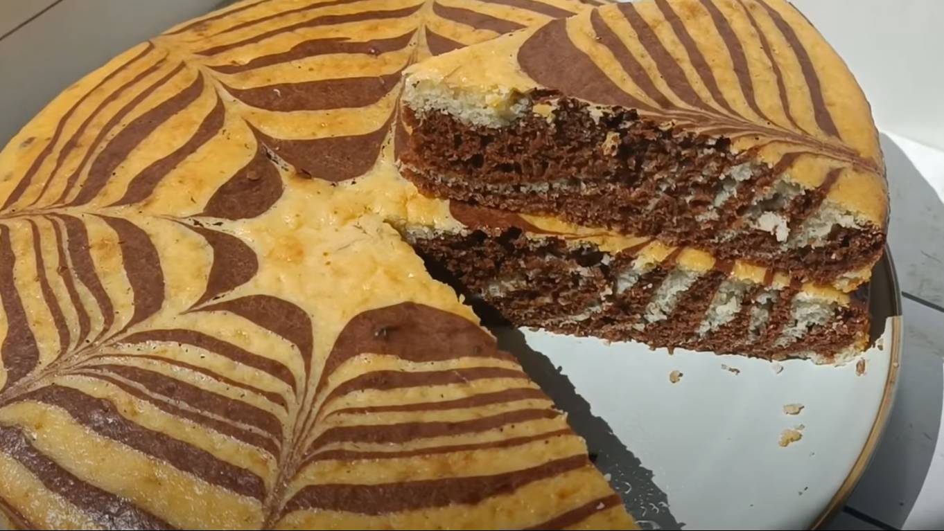 🦓 ПИРОГ ЗЕБРА НА КЕФИРЕ🦓 Самый ВКУСНЫЙ РЕЦЕПТ Популярного пирога смотреть онлайн