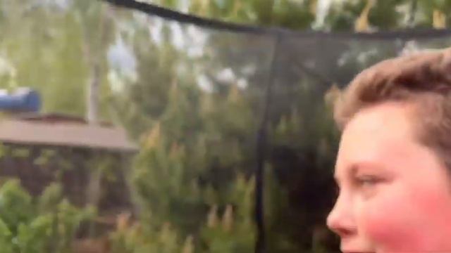 Кто больше наберёт баллов в челлендже на батуте получит деньги! смотреть онлайн