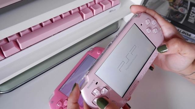 Pink PSP 17 years later / Tekken, Nascar, Rocky Balboa, & Scooby-Doo Games смотреть онлайн