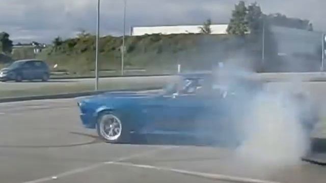 HOW TO PICK UP GIRLS WITH CLASSIC CARS AND DO DRIFTING смотреть онлайн