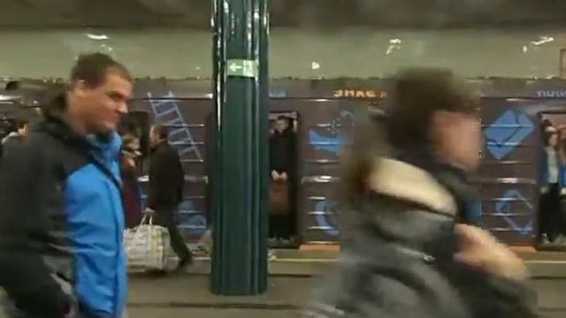 Номерной в рекламе Hotline и вагон Е-КМ на станции метро Нивки смотреть онлайн