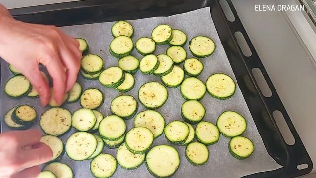 Вы больше не будете жарить кабачки ( цукини)! Съедается в миг! смотреть онлайн