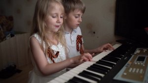 Расцветали яблони и груши. Домашний концерт, посвященный дню победы.