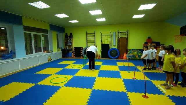 Спортивный досуг: эстафета ко Дню матери