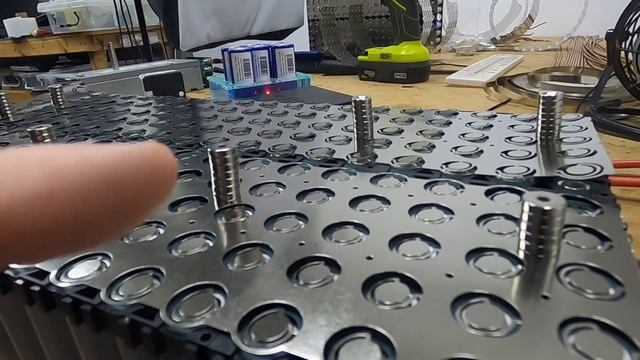 Creating My Single Biggest D.I.Y. Battery With 2800 18650 Cells Recovered From Used Laptop Batterie