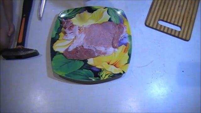 Отбивные без специального молотка. Найдите 4 способа в видео))) смотреть онлайн