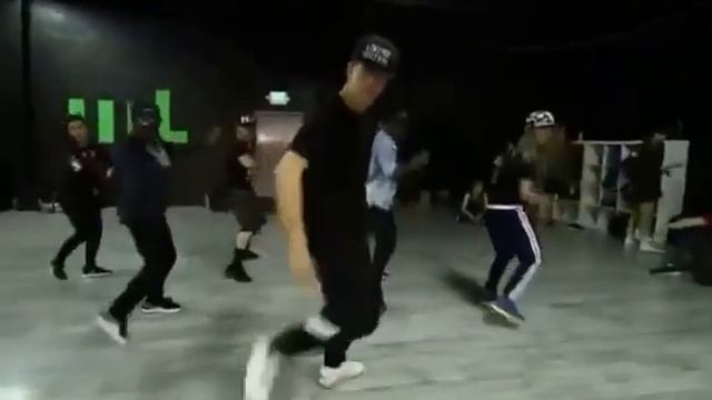 Я с ребятами отжигаю под индийские песни смотреть онлайн