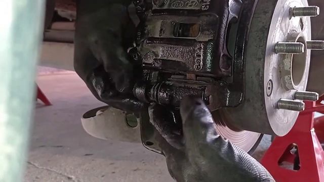 Cambio de Pastillas de Freno trasero KIA CERATO KOUP 2.0 AÑO 2012 смотреть онлайн