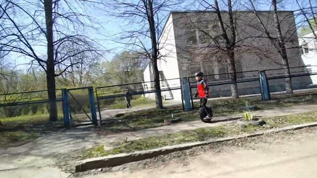На моноколесе по кварталу, парку и алее Electric unicycle 20200503(2) смотреть онлайн