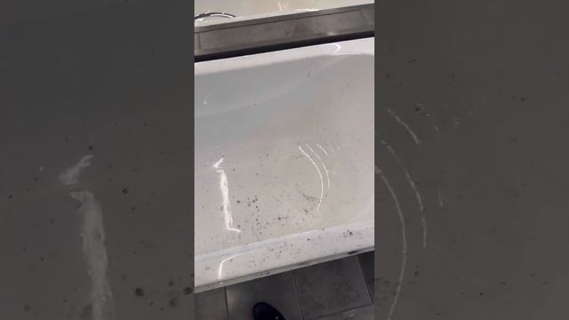 Наблевали в ванну в Леруа 🤮 смотреть онлайн