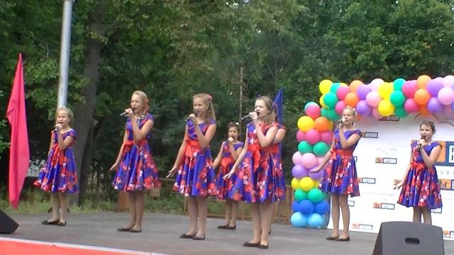 Я живу в России. (В Цветков/ Н. Загуменникова) исп. группа Конфетти. смотреть онлайн