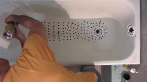 Установка акрилового вкладыша в ванну