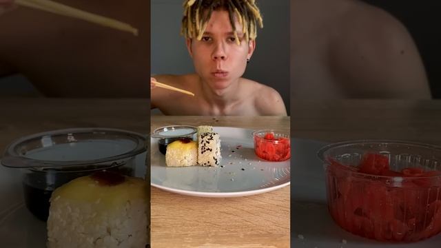 Перекус Мукбангера Чек Роллы ? | #shorts #роллы #асмр смотреть онлайн
