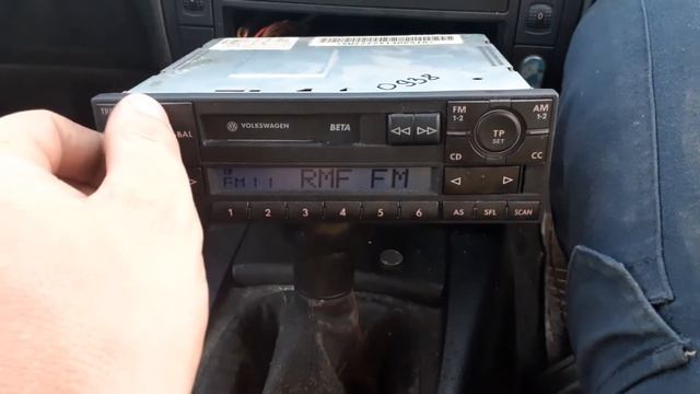 Jak wpisać kod radia Volkswagen Beta kaseciak смотреть онлайн