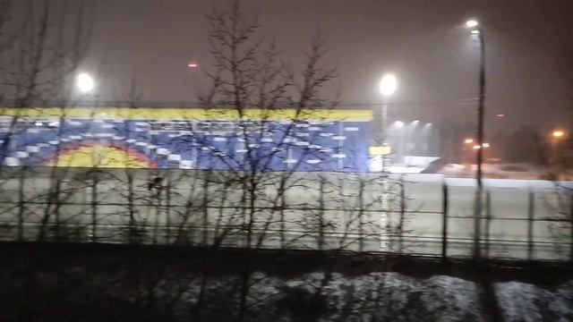 Ночной снегопад в Улан-Удэ. А заодно пример ночной видеосъемки на стоковую камеру Poco X3. смотреть онлайн
