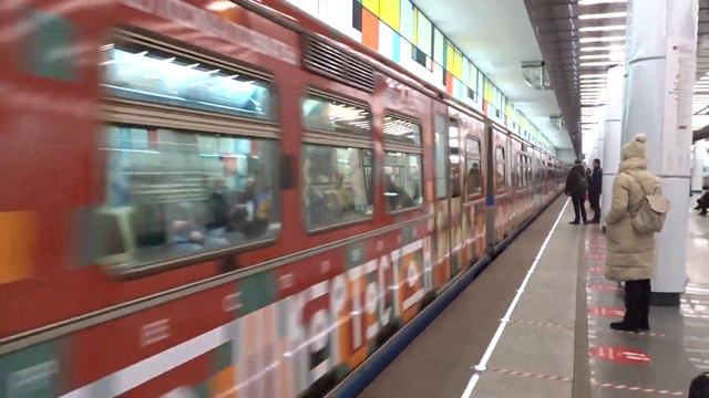 Тематический электропоезд "Республика Башкортостан" прибывает на Станцию Румянцево смотреть онлайн