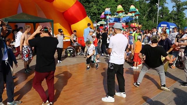 Брейк-дэнсинг на Арбате смотреть онлайн