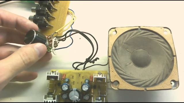 Простой транзисторный усилитель на КТ814 и КТ815 смотреть онлайн