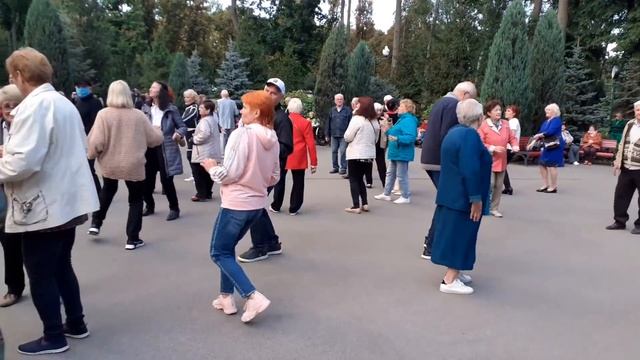 ПУСТЬ СДОХНУТ ТЕ, КТО НАС НЕ ЗАХОТЕЛ!???/ВЕСЁЛЫЕ ТАНЦЫ В ПАРКЕ ГОРЬКОГО ХАРЬКОВ СЕНТЯБРЬ 2021 смотреть онлайн