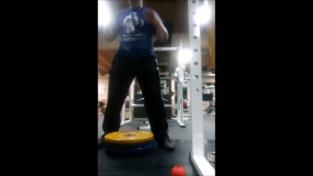 Подъем камня (блины от штанги) смотреть онлайн