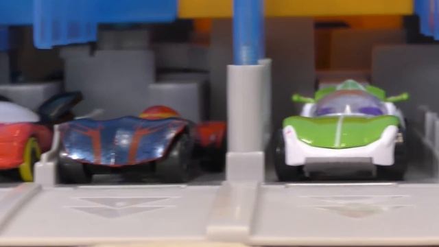 8 Lane Toy Car Play Racing Story with Lots of Kids Cars смотреть онлайн