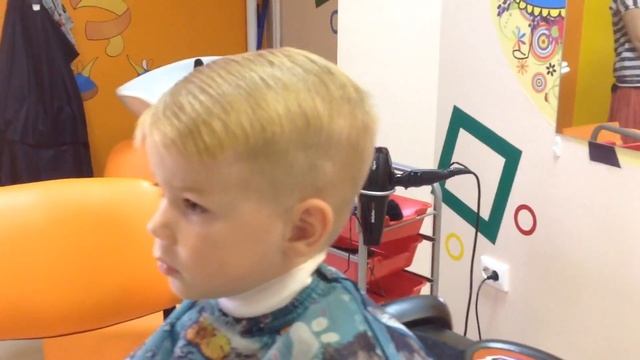 Модная 2017 детская стрижка для мальчиков. Trendy boys haircut in Moscow 2017 смотреть онлайн