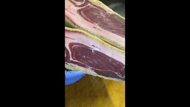 Мое первое прошутто. Снимаю пробу. Итальянский окорок сыро вяленый 6 мес. #едашуваев #ранчошуваевых смотреть онлайн