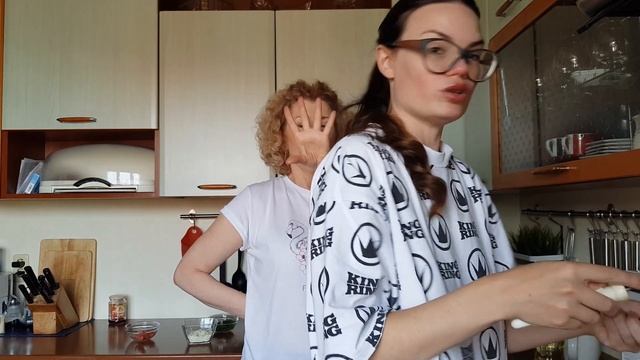 Летает моль?! Проверь банку с манкой! - "ТИПА КУЛИНАРНОЕ ШОУ №1" смотреть онлайн