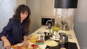 Лизкетч готовит пиццу