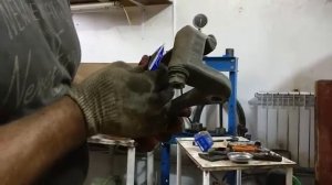 Замена передних тормозных колодок и дисков на Kia Sportage 3