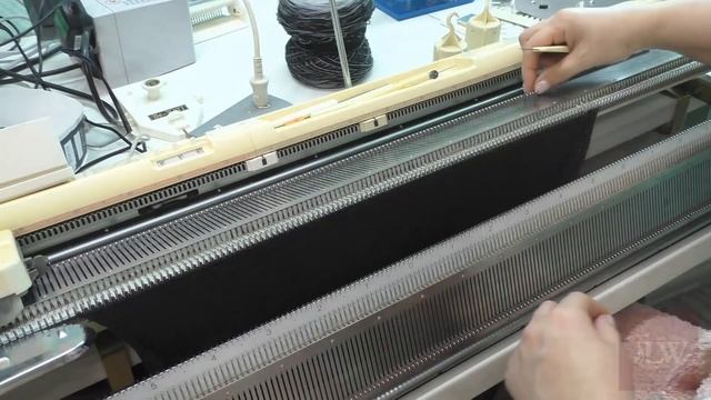 Вяжем ПЛАТЬЕ "Зимняя рапсодия" из градиентной пряжи. Круговое вязание. Двухфонтурная машина смотреть онлайн
