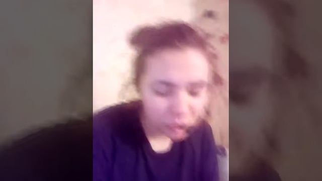 Пробуют еду. Пробуют чипсы нори. смотреть онлайн