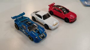 Крутой Porsche и Красный Jaguar! Распаковка машинок. Обзор и Гонка Hot Wheels