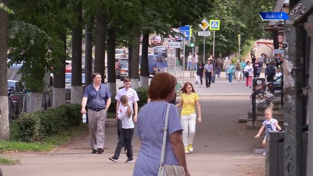 Опрос: Что вам нравится в Великих Луках летом? смотреть онлайн