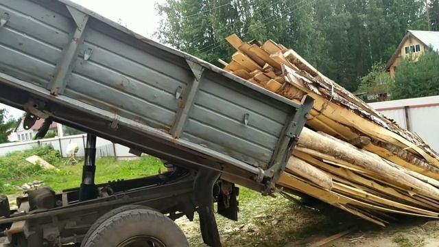 РАДУЕМСЯ СТАРОЙ БУРЖУЙКЕ! ПРИВОЗ ДРОВ смотреть онлайн