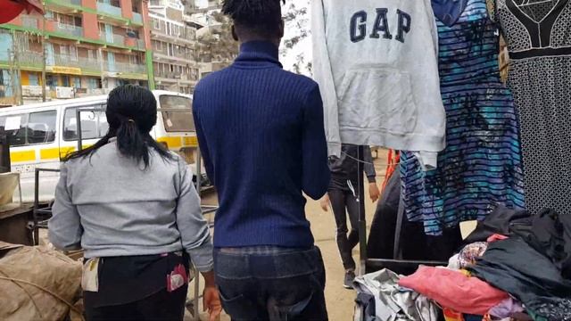 See what saviour Bee did in the street people are shocked смотреть онлайн