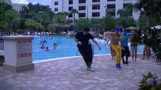 Vivir Mi Vida - Marc Anthony - Salsa Fitness w/ Bradley - Crazy Sock TV смотреть онлайн