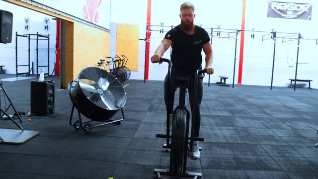 assault bike error: elbows out смотреть онлайн