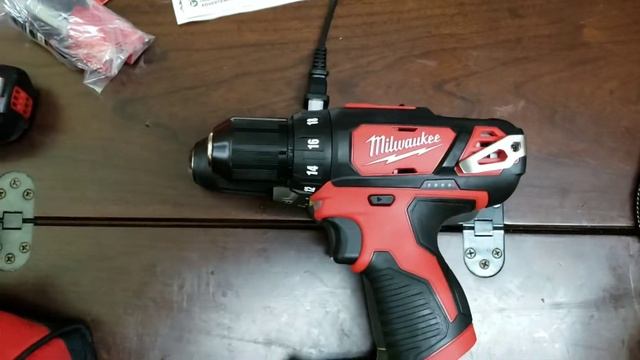 Unboxing Review of Milwaukee M12 Drill and Impact Driver смотреть онлайн