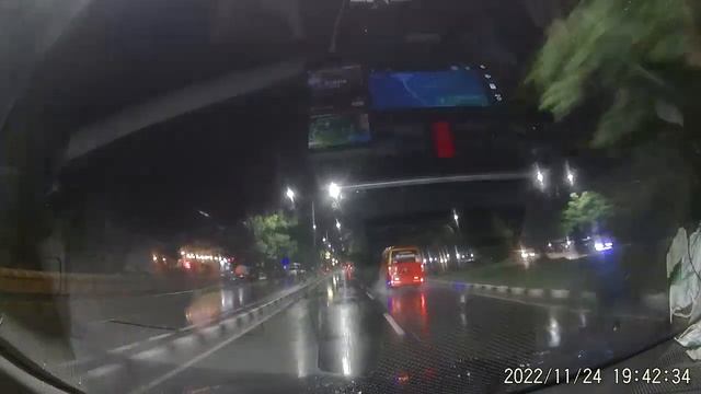 somewhere in the middle of nowhere in east java heading to suramadu - 2022 1124 194106 160 смотреть онлайн