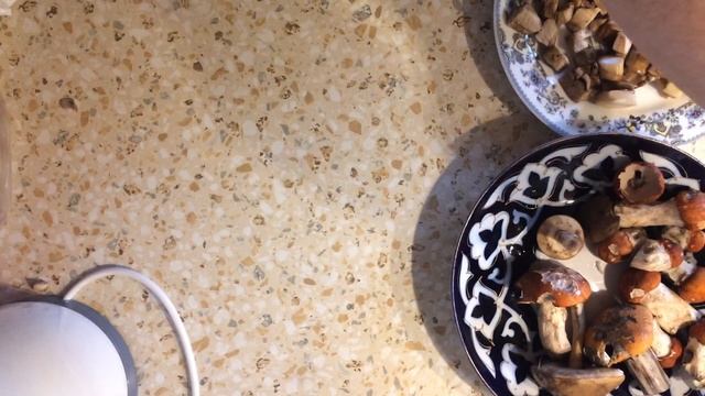 жарим лесные грибы смотреть онлайн