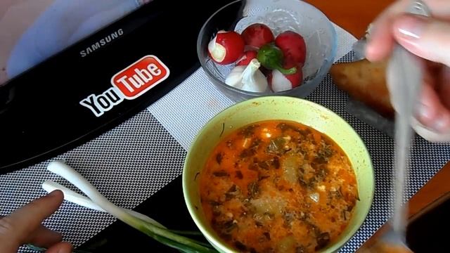 ОБЖОР | МУКБАНГ | ЗЕЛЁНЫЙ БОРЩ СО СМЕТАНОЙ | СОСИСКА В ТЕСТЕ И ПИРОЖОК С КАПУСТОЙ | ВКУСНО И ПОЛЕЗН