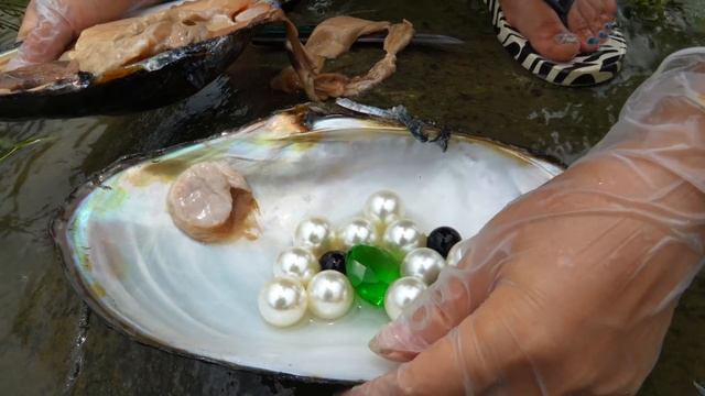 ?? Pearl Hunting Game! ?? Unexpectedly found large green beads in discarded pants смотреть онлайн