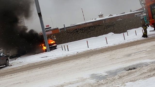 Горит машина в снежном Краснодаре 15 02 2021 смотреть онлайн