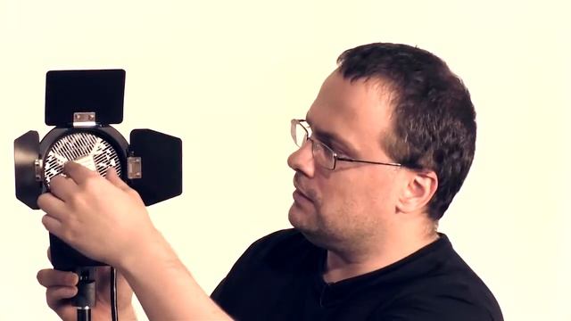 SFS lab-900R LED осветитель нового поколения смотреть онлайн