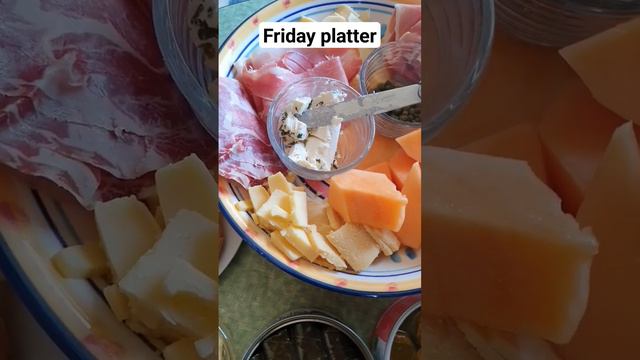 Friday platter lunch #yummyfood #cheese #prosciutto #meat #variety #platter #rockmelon #Dips #salmo смотреть онлайн