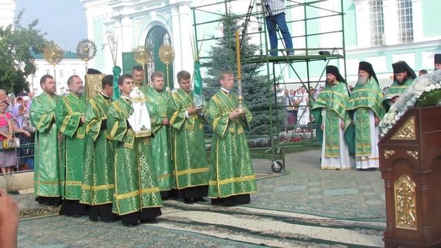 Фрагмент литургии в Дивеево смотреть онлайн