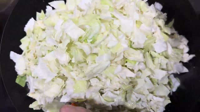 This Cabbage and Meat Mountain FEEDS 1000 people in Japan! смотреть онлайн