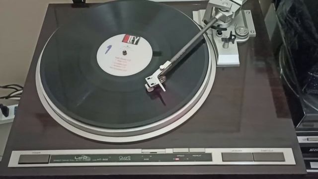 Tornamesa Lo-D Hitachi HT-500 y amplificador Sony TA-AV500... Desiertos de La Ley. смотреть онлайн