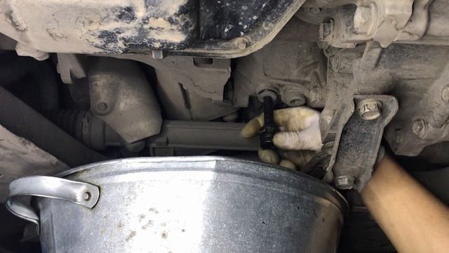 Ниссан Серена CNC 25 замена масла в CVT, раздатке и заднем редукторе. смотреть онлайн